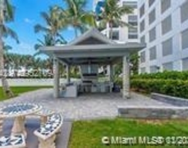 6301 Collins Ave - Photo Thumbnail 10