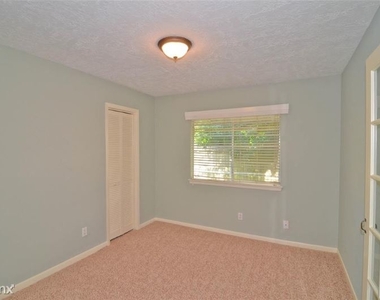 2915 Mesquite Dr - Photo Thumbnail 8