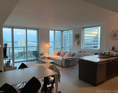 500 Brickell Ave Apt 2805 - Photo Thumbnail 2