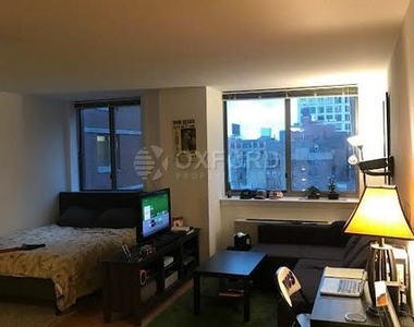 400 W. 37th Apartment - Photo Thumbnail 0