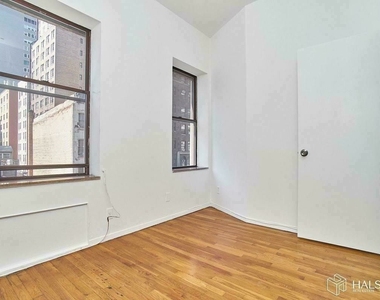 341 Lexington Avenue - Photo Thumbnail 0