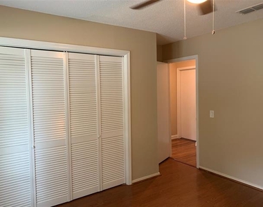 2209 Hollyhill Lane - Photo Thumbnail 24