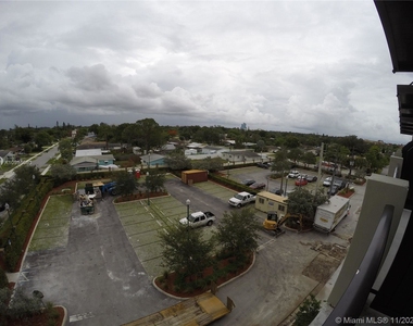 4100 Davie Rd - Photo Thumbnail 10