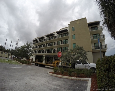 4100 Davie Rd - Photo Thumbnail 1