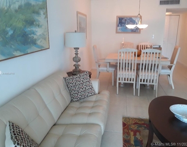 2655 Collins Ave - Photo Thumbnail 3