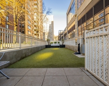 784 Columbus Avenue - Photo Thumbnail 7