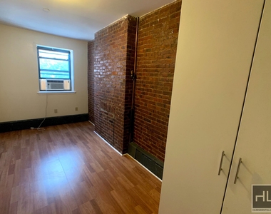 216 Hoyt Street - Photo Thumbnail 3