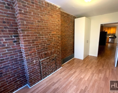 216 Hoyt Street - Photo Thumbnail 2