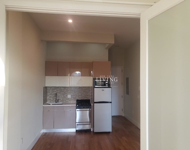 No brokers fee + Free Rent*Sunset Views, Very high Ceilings, Oversized windows, Laundry in the building, Roof deck, True 3 bedroom And 1.5 bath - Photo Thumbnail 3