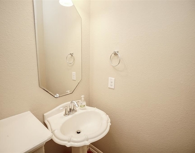 6806 Mendenhall Way - Photo Thumbnail 8