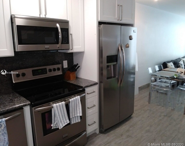 5401 Collins Ave - Photo Thumbnail 1