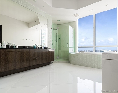 15811 Collins Ave - Photo Thumbnail 34