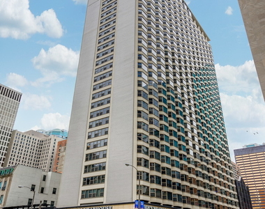 535 North Michigan Avenue - Photo Thumbnail 1