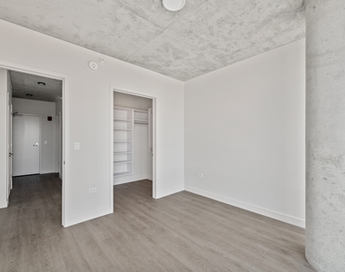 450 West Belmont Avenue - Photo Thumbnail 12