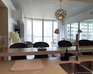 475 Brickell Ave - Photo Thumbnail 3