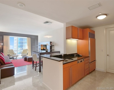 1425 Brickell Ave - Photo Thumbnail 3