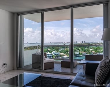 5151 Collins Ave - Photo Thumbnail 0