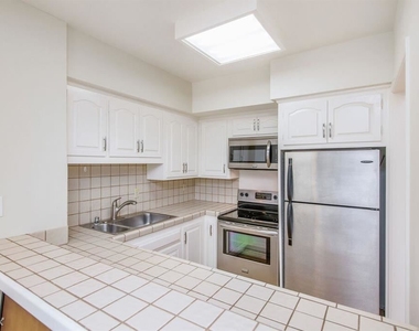 969 Hilgard Ave Apt 403 - Photo Thumbnail 1