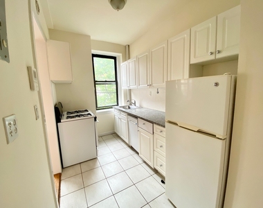 264 West 19th Street - Photo Thumbnail 1