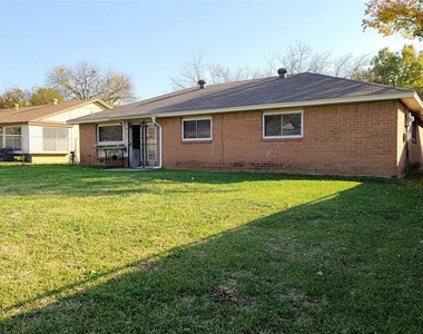 1613 Hillwood Drive - Photo Thumbnail 18