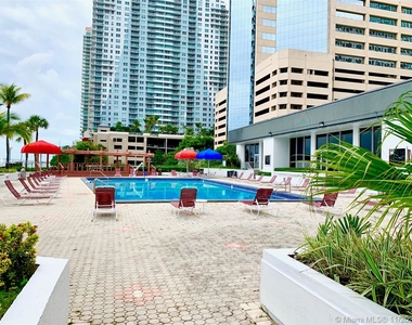 905 Brickell Bay Dr - Photo Thumbnail 15