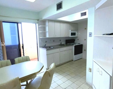 2924 Collins Ave - Photo Thumbnail 23