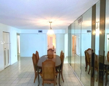 2924 Collins Ave - Photo Thumbnail 13