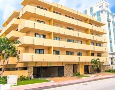 2924 Collins Ave - Photo Thumbnail 0