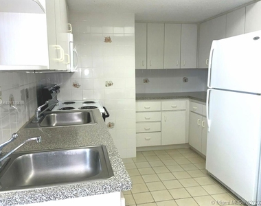 2924 Collins Ave - Photo Thumbnail 28