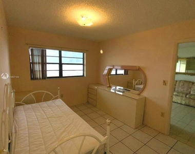 2924 Collins Ave - Photo Thumbnail 48