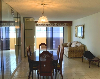 2924 Collins Ave - Photo Thumbnail 10