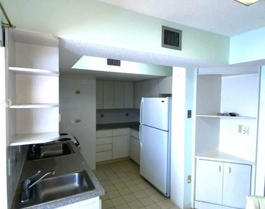 2924 Collins Ave - Photo Thumbnail 26