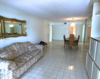 2924 Collins Ave - Photo Thumbnail 15