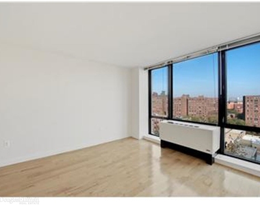 1595 Lexington Avenue - Photo Thumbnail 4