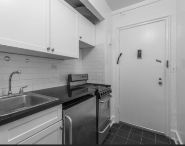 307 East 44th Street - Photo Thumbnail 2