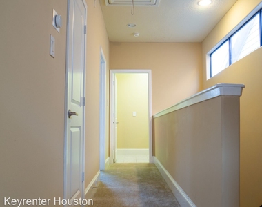 2704 Dallas Street - Photo Thumbnail 12