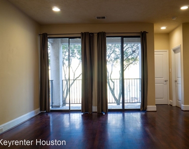 2704 Dallas Street - Photo Thumbnail 5