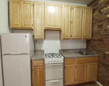 189 West 10th Street - Photo Thumbnail 4