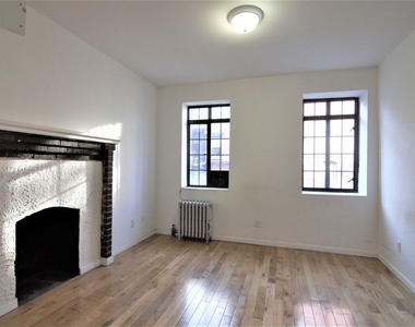 189 West 10th Street - Photo Thumbnail 1