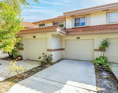 9228 Nw 9th Ct - Photo Thumbnail 1