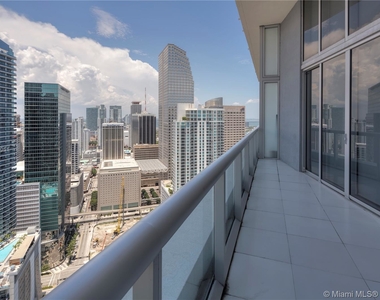 465 Brickell Ave - Photo Thumbnail 12