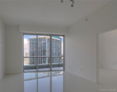 465 Brickell Ave - Photo Thumbnail 3