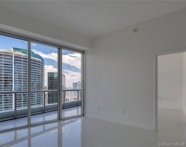 465 Brickell Ave - Photo Thumbnail 4