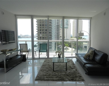 465 Brickell Ave - Photo Thumbnail 3