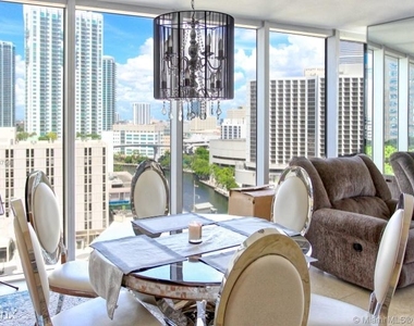 475 Brickell Ave - Photo Thumbnail 2