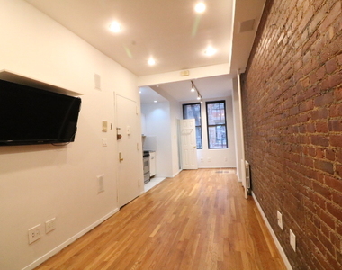 442 West 45th Street - Photo Thumbnail 1