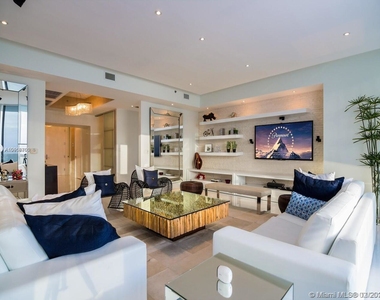 15811 Collins Ave - Photo Thumbnail 2