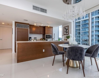 475 Brickell Ave - Photo Thumbnail 7