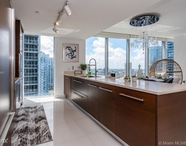 475 Brickell Ave - Photo Thumbnail 6