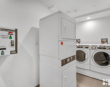 735 Greene Avenue - Photo Thumbnail 11